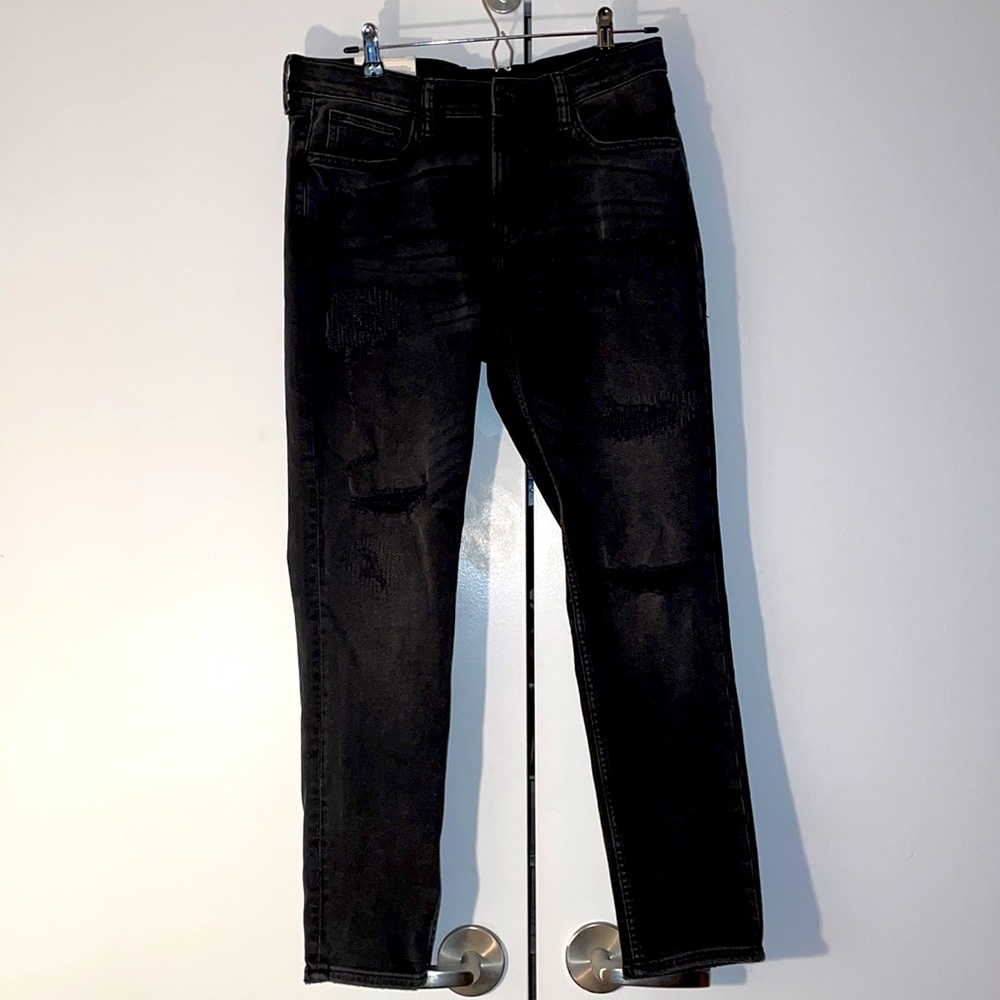 H&M (NWT) dark gray skinny fit coupe moulante jeans for men. Size 33.